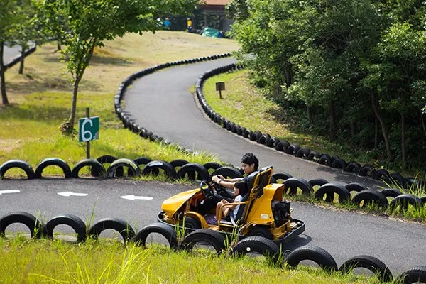 ゴーカートを愉しむ様子