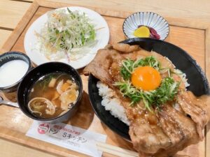 京丹波高原豚こぼれ炙り豚丼定食
