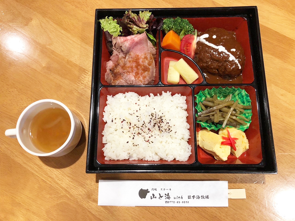 山と海弁当の写真