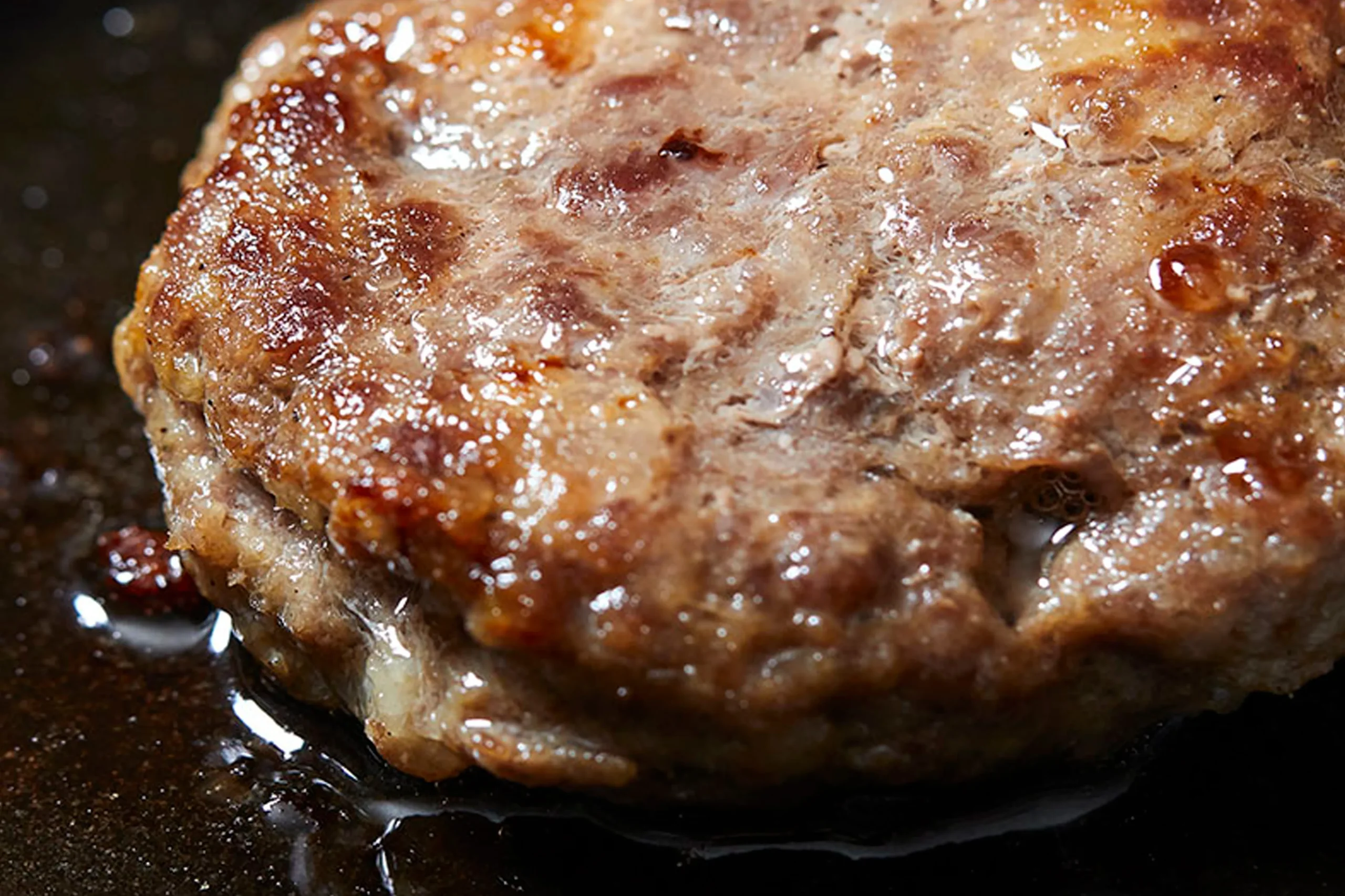 ハンバーグを焼く様子