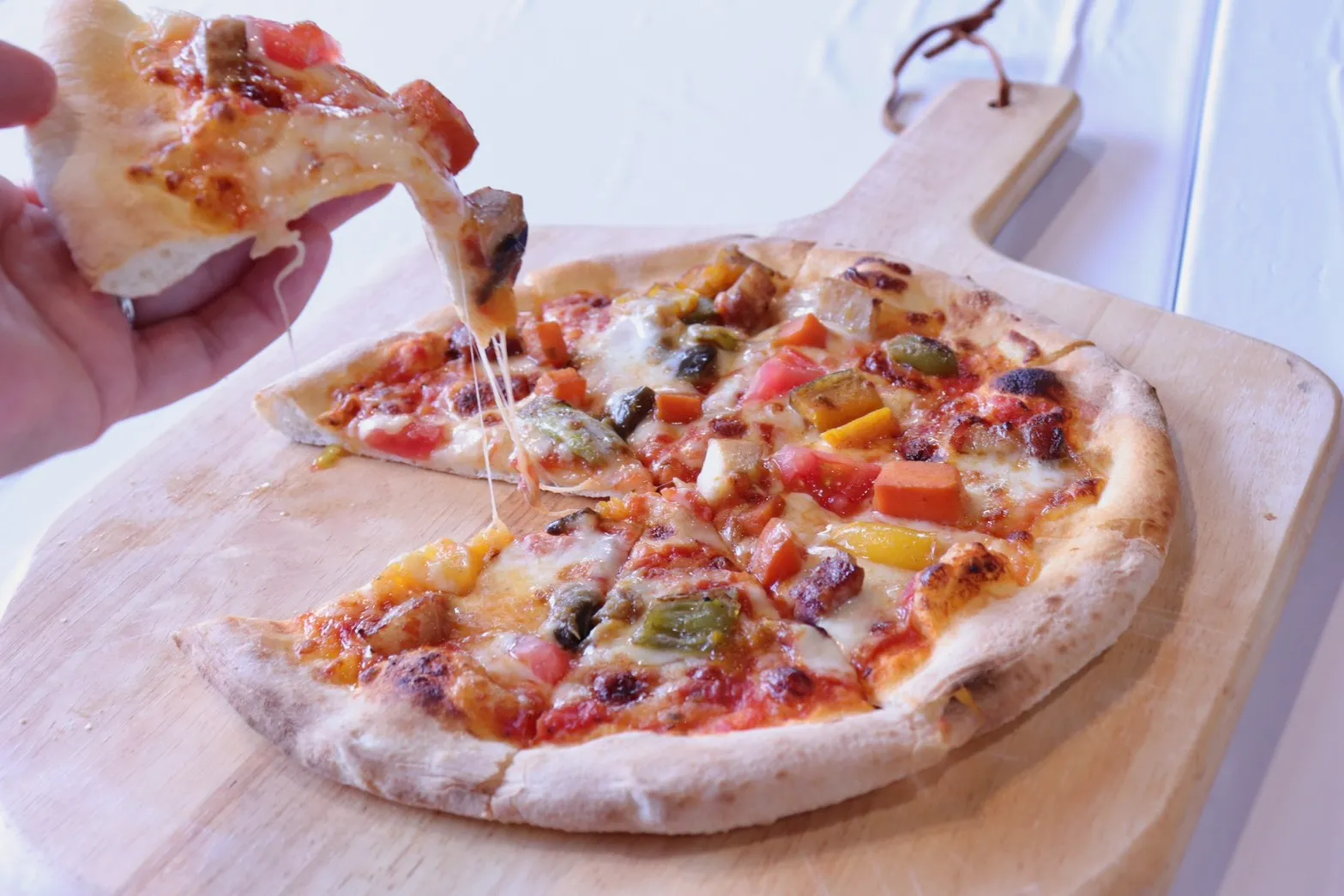 石窯ピザと料理のある施設風景